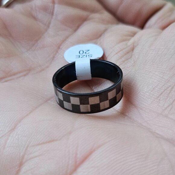 Fashion Ring Finger Band Checker Black/Silver Tone Fashion Jewelry Size 10 NWT - Picture 7 of 10